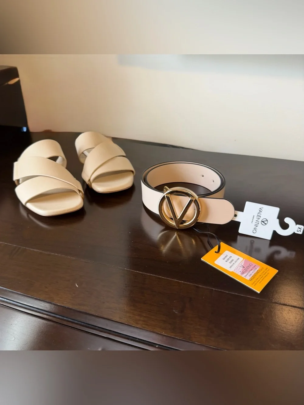 New Valentino Women’s Cream Leather Belt with Gold V Logo Buckle XS